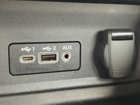Used 2025 Nissan Sentra SR FWD image 29