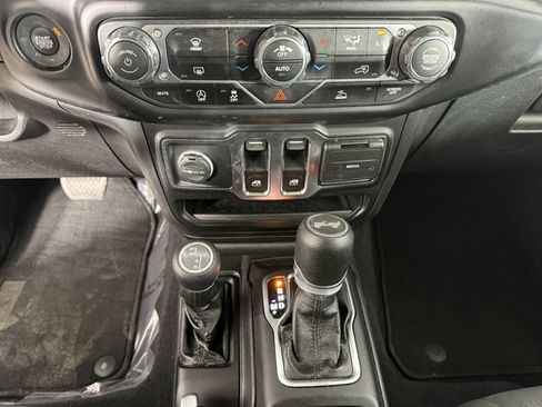 Used 2021 Jeep Wrangler Sport image 21