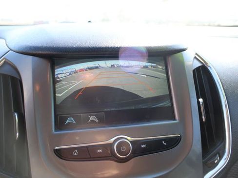 Used 2018 Chevrolet Cruze LT image 16