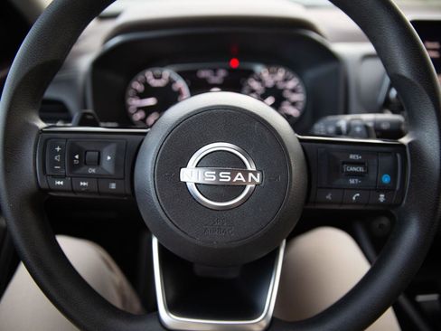 Used 2022 Nissan Rogue SV image 12