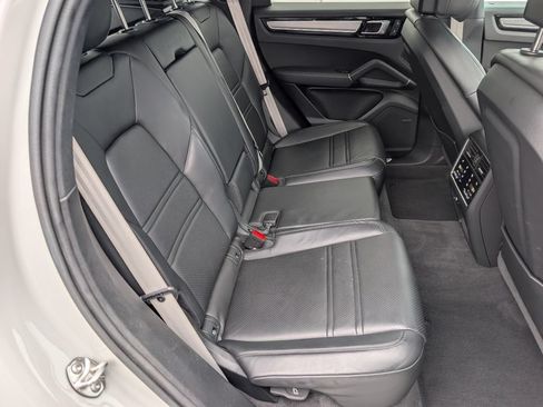 Certified 2023 Porsche Cayenne Platinum Edition AWD/4WD image 7