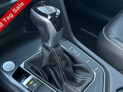 Certified 2022 Volkswagen Tiguan SE w/ Panoramic Sunroof Package image 22