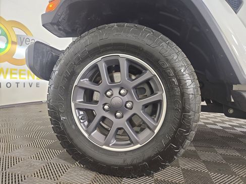 Used 2020 Jeep Gladiator Overland image 33