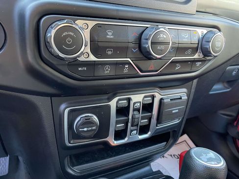Used 2020 Jeep Wrangler Unlimited Sahara AWD/4WD image 14