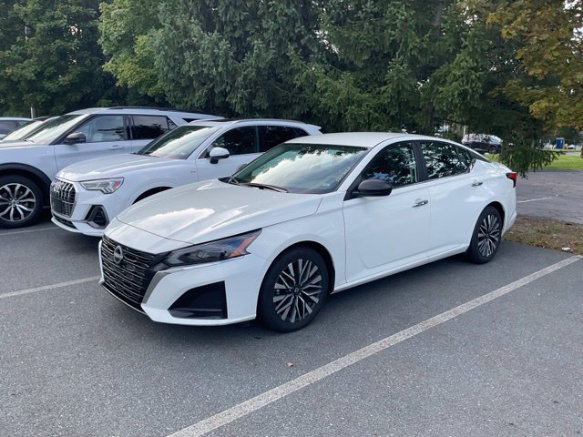 Used 2025 Nissan Altima 2.5 SV FWD image 3