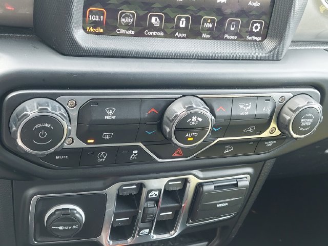 Used 2020 Jeep Wrangler Unlimited Sahara AWD/4WD image 37