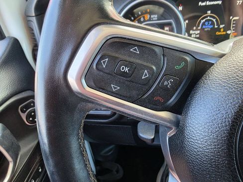 Used 2018 Jeep Wrangler Unlimited Sahara AWD/4WD image 32