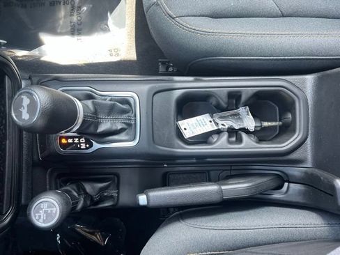 Used 2025 Jeep Wrangler Unlimited Sahara AWD/4WD image 10