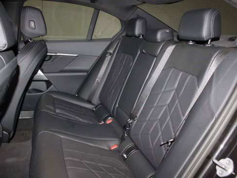 Certified 2025 BMW 530i RWD image 15
