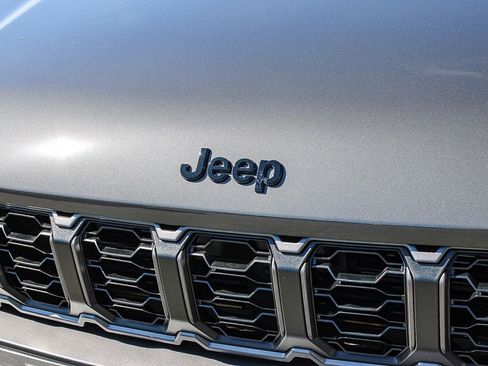 New 2026 Jeep Grand Cherokee Altitude RWD image 6