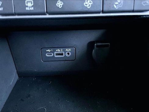 Used 2023 Nissan Sentra SR w/ SR Premium Package image 16