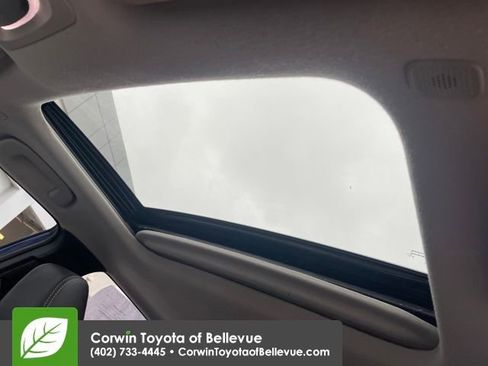 Used 2023 Toyota Corolla Cross XLE w/ Convenience Package image 12