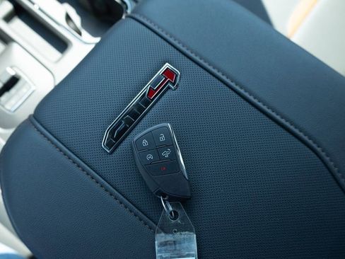 New 2026 GMC Sierra 2500 AT4 w/ Technology Package AWD/4WD image 39