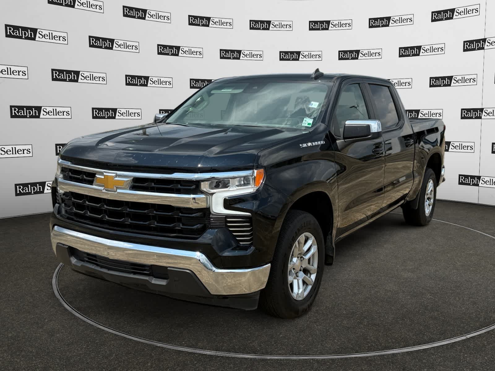 Used 2023 Chevrolet Silverado 1500 LT w/ Protection Package RWD image 2