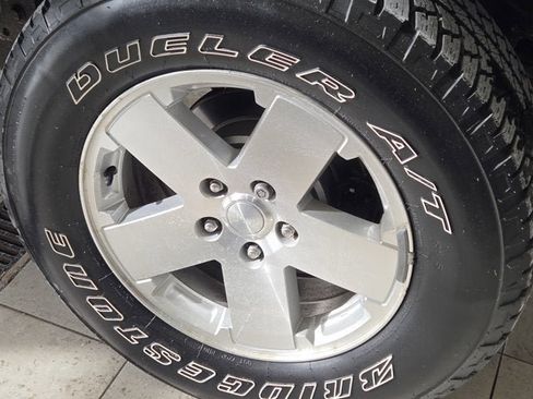 Used 2008 Jeep Wrangler Unlimited Sahara w/ Dual Top Group image 15