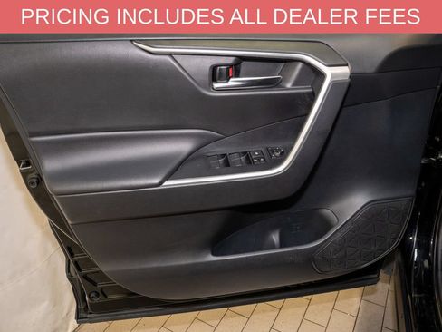 Used 2021 Toyota RAV4 XLE FWD image 11