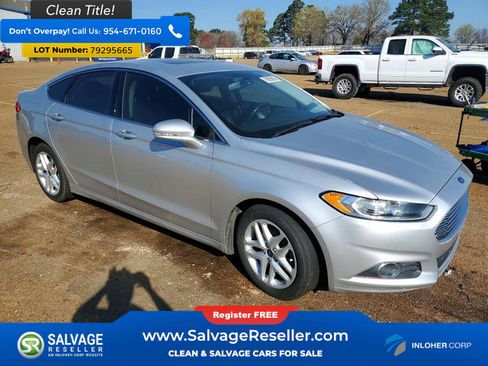Used 2015 Ford Fusion SE w/ Equipment Group 202A image 2