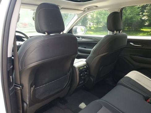 Used 2023 Jeep Grand Cherokee L Laredo AWD/4WD image 29