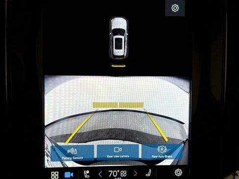 Used 2025 Volvo XC60 B5 Core image 10