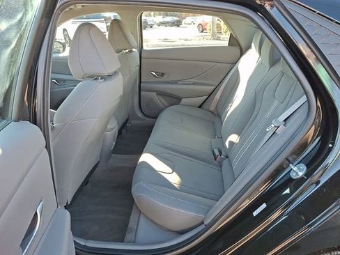 Used 2024 Hyundai Elantra SEL image 13