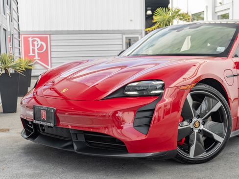 Used 2023 Porsche Taycan GTS image 4