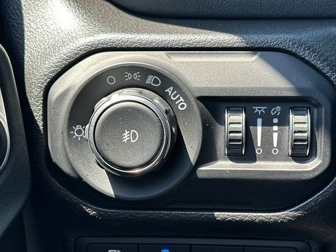 Used 2022 Jeep Wrangler Unlimited Sahara w/ Safety Group AWD/4WD image 37