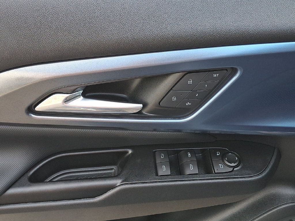 Used 2024 Chevrolet Equinox EV LT AWD/4WD image 14