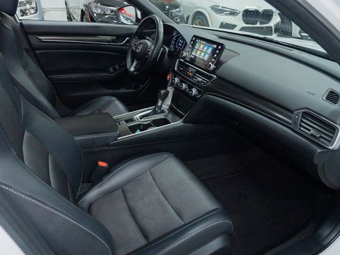 Used 2018 Honda Accord Sport image 29