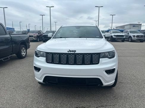 Used 2021 Jeep Grand Cherokee Laredo X AWD/4WD image 2