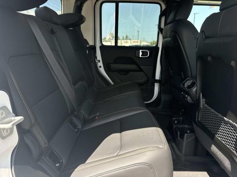New 2026 Jeep Gladiator Sport AWD/4WD image 9