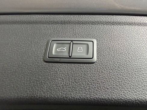 Used 2025 Audi Q5 2.0T Premium w/ Convenience Plus Package AWD/4WD image 28