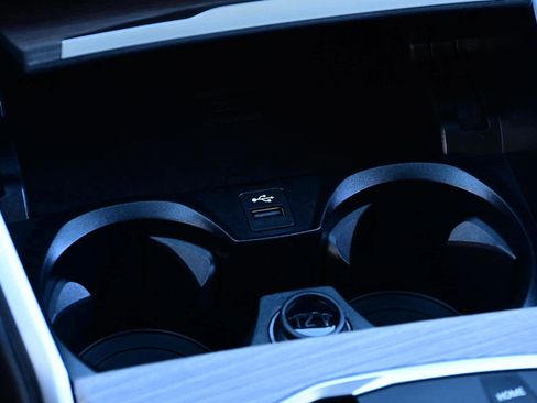 Used 2025 BMW 330i Sedan w/ M Sport Package image 15