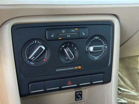 Used 2014 Volkswagen Beetle 1.8T image 24