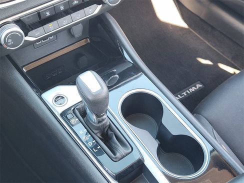 Used 2024 Nissan Altima 2.5 SV image 15