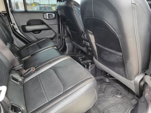 Used 2020 Jeep Gladiator Overland image 11