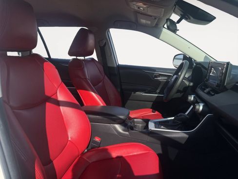 Certified 2021 Toyota RAV4 XLE w/ Carpet Mat Package (TMS) FWD image 15