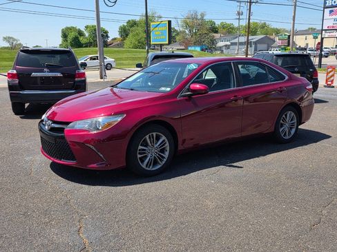Used 2017 Toyota Camry SE FWD image 1