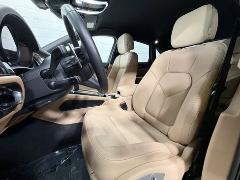 Certified 2026 Porsche Macan AWD/4WD image 5