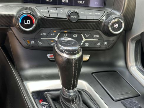 Used 2015 Chevrolet Corvette Z06 w/ 3LZ Preferred Equipment Group RWD image 21
