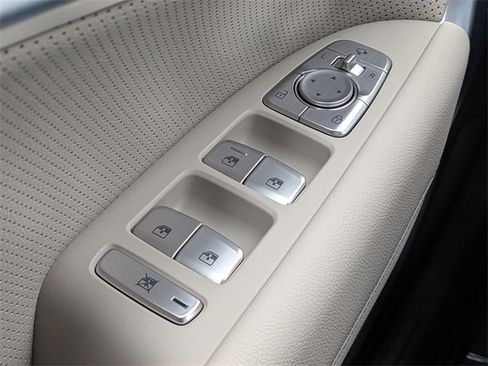 Used 2023 Genesis G70 2.0T w/ Sport Prestige Package image 25