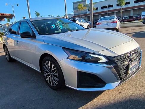 Used 2024 Nissan Altima 2.5 SV image 2