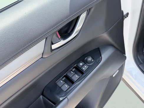Used 2018 MAZDA CX-5 Touring w/ Preferred Equipment Package FWD image 19