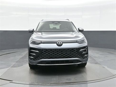 New 2026 Volkswagen Tiguan SE R-Line image 2