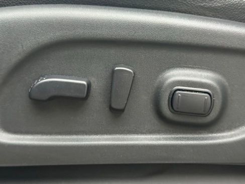 Used 2018 Nissan Titan SL w/ Midnight Edition image 6