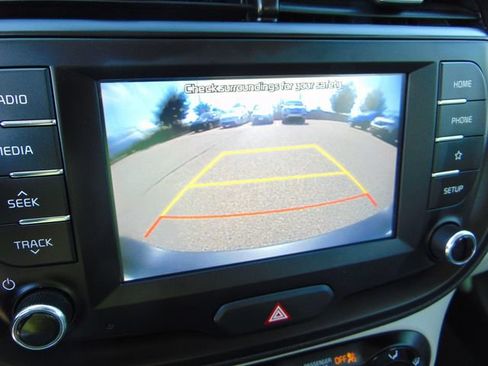 Used 2021 Kia Soul LX FWD image 13
