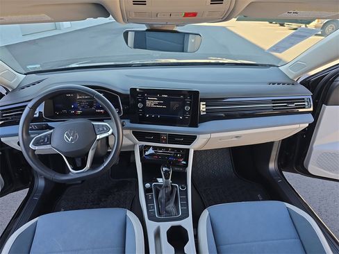 Certified 2025 Volkswagen Jetta SE image 14