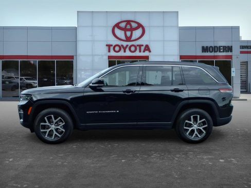 Used 2025 Jeep Grand Cherokee Limited AWD/4WD image 2