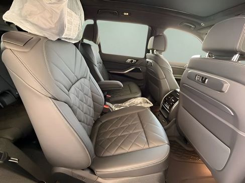 Used 2026 BMW X7 xDrive40i w/ M Sport Package image 27