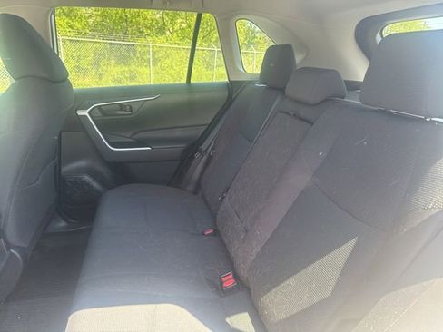 Used 2021 Toyota RAV4 LE AWD/4WD image 9