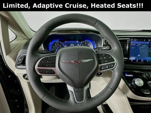 Used 2024 Chrysler Pacifica Limited image 12